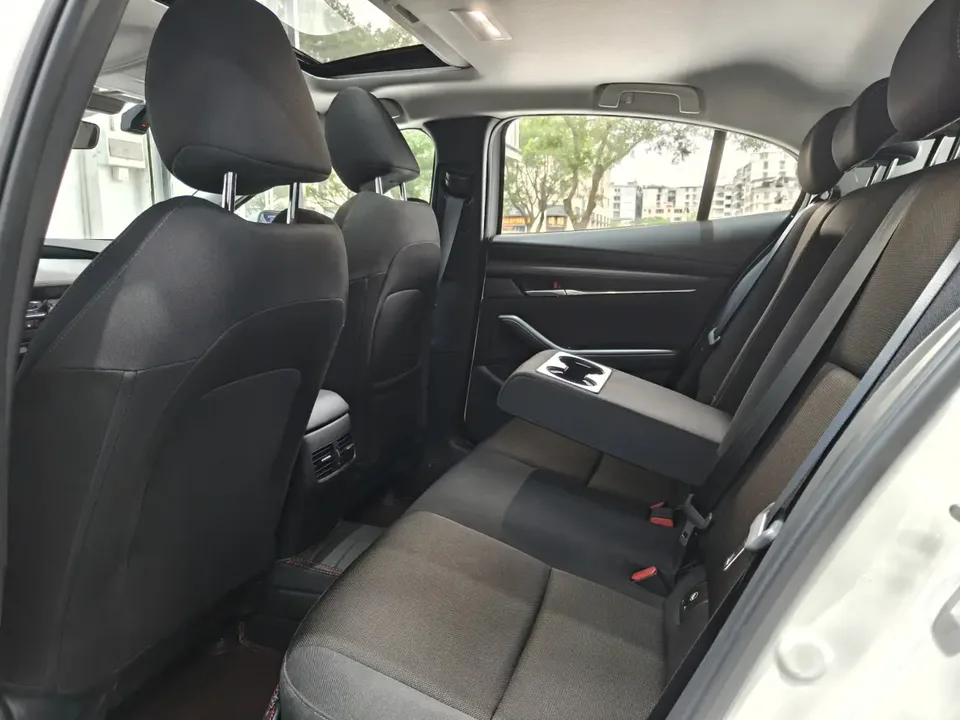 Mazda Axela Mazda3 Angkesela 2.0L Automatic Premium Edition 2025 — thumbnail 4