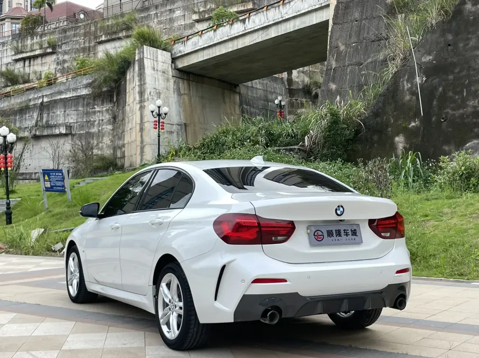 BMW 1 Series 1 Series BMW 1 Series 2023 120i M Sport Night Edition 2023 — thumbnail 4
