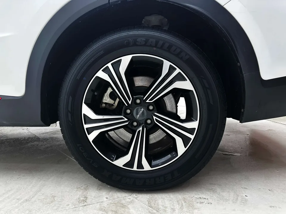 Jetour Jietu X70 Jietu X70 1.5T DCT Beyond PRO 7 Seaters 2023 — миниатюра 2
