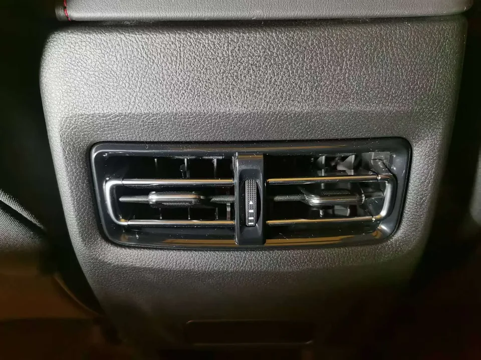 Jetour Jietu X70 Jietu X70 1.5T DCT Beyond PRO 7 Seaters 2023 — миниатюра 3