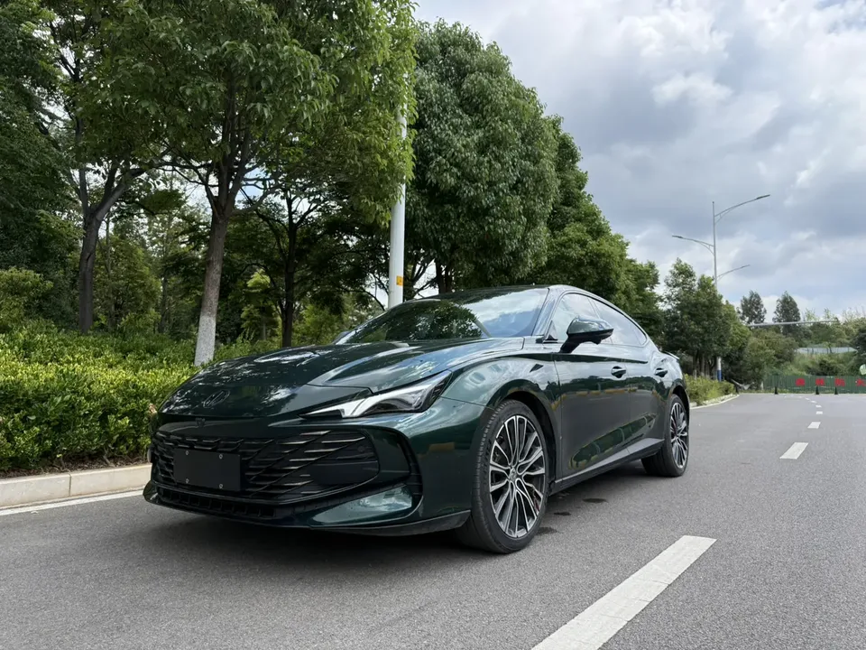 MG 7 MG7 2.0T Automatic Beauty Hunter Premium Edition 2023 — photo 1, buy with delivery to Moscow
