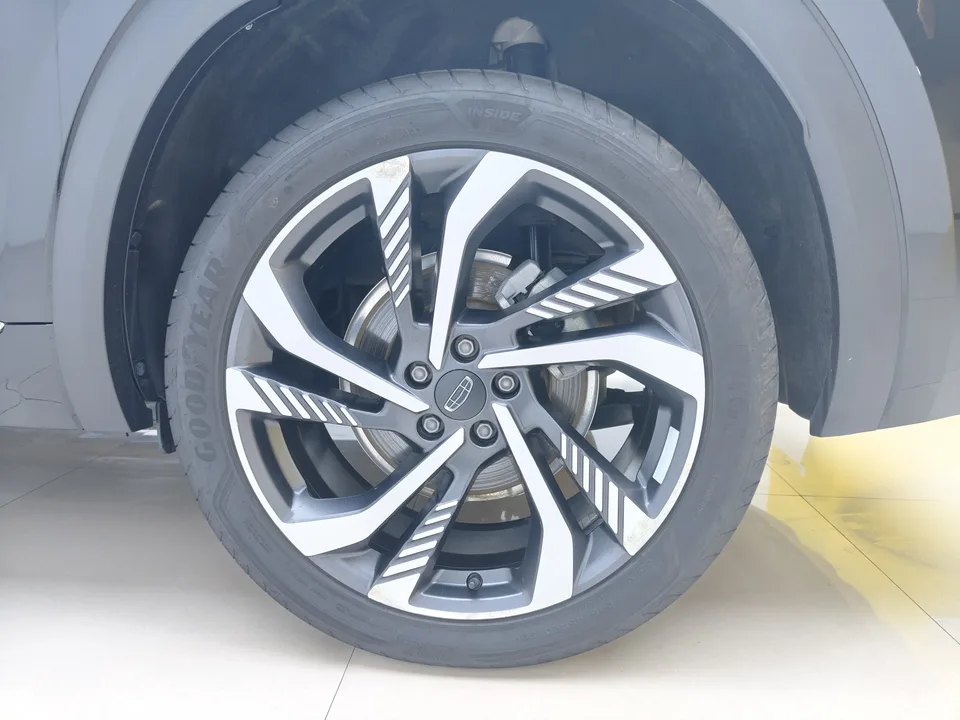 Geely Monjaro Xingyue L 2.0TD High Power Automatic 2WD Skyline Edition 2024 — миниатюра 3