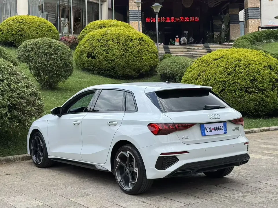 Audi A3 A3 facelift Sportback 35 TFSI luxury sports model 2023 — thumbnail 2