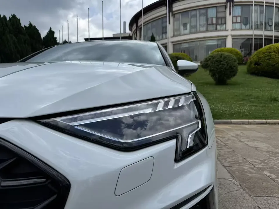 Audi A3 A3 facelift Sportback 35 TFSI luxury sports model 2023 — thumbnail 3