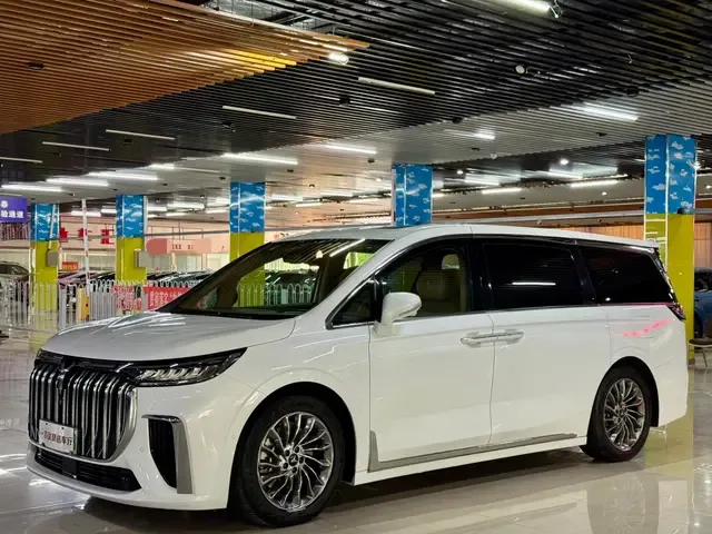 Voyah Lantu Dreamer PHEV Lantu Dreamer PHEV low-carbon version of Dream 2022 — photo 1, buy with delivery to Moscow