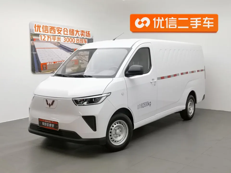 Wuling Yangguang Wuling Yangguang 300km Comfortable Bus Version 60kW 2024 — photo 1, buy with delivery to Moscow