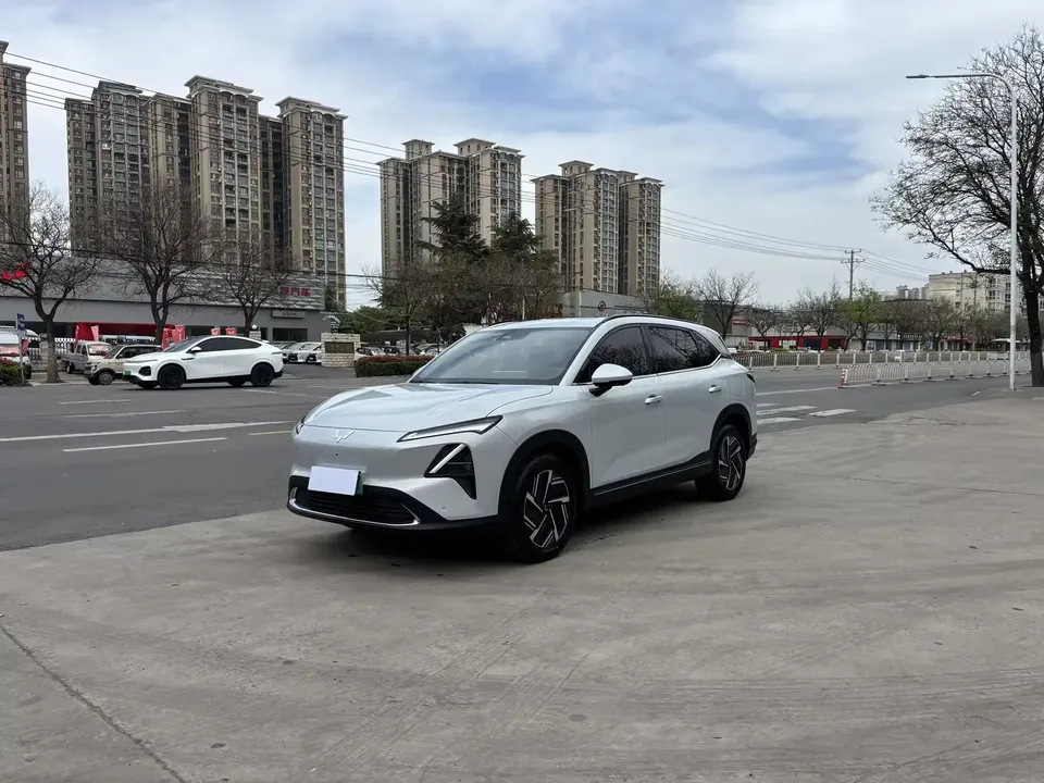 Wuling Starlight S PHEV Wuling Starlight S PHEV 130km Flagship 2025 — thumbnail 3