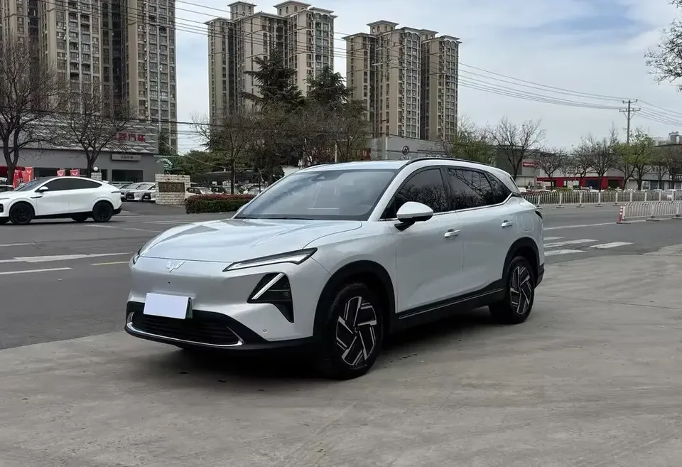 Wuling Starlight S PHEV Wuling Starlight S PHEV 130km Flagship 2025 — photo 1, buy with delivery to Moscow