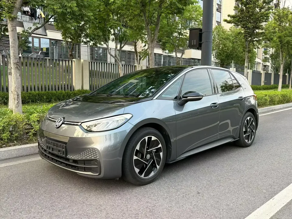 Volkswagen ID.3 ID.3 Outstanding Edition 2024 — photo 1, buy with delivery to Moscow