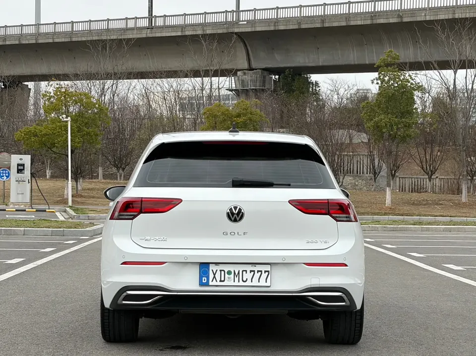 Volkswagen Golf golf 2023 200TSI DSG Pro 2023 — thumbnail 2
