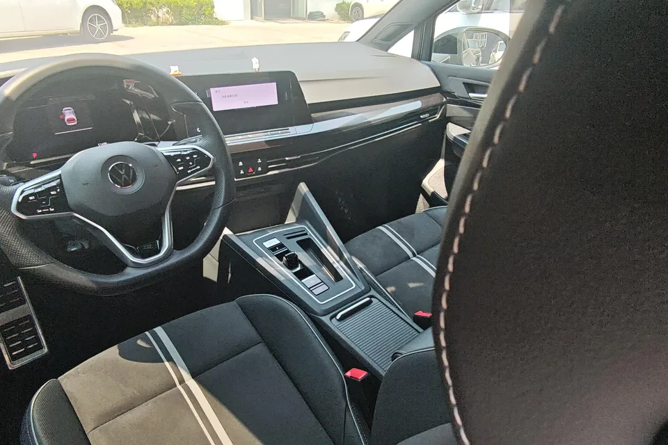 Volkswagen Golf golf 2023 280TSI DSG R-Line facelift 2024 — thumbnail 2