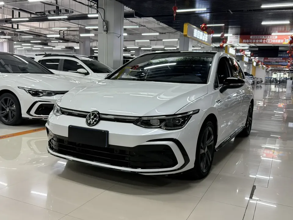 Volkswagen Golf golf 2023 280TSI DSG R-Line Lite 2024 — photo 1, buy with delivery to Moscow