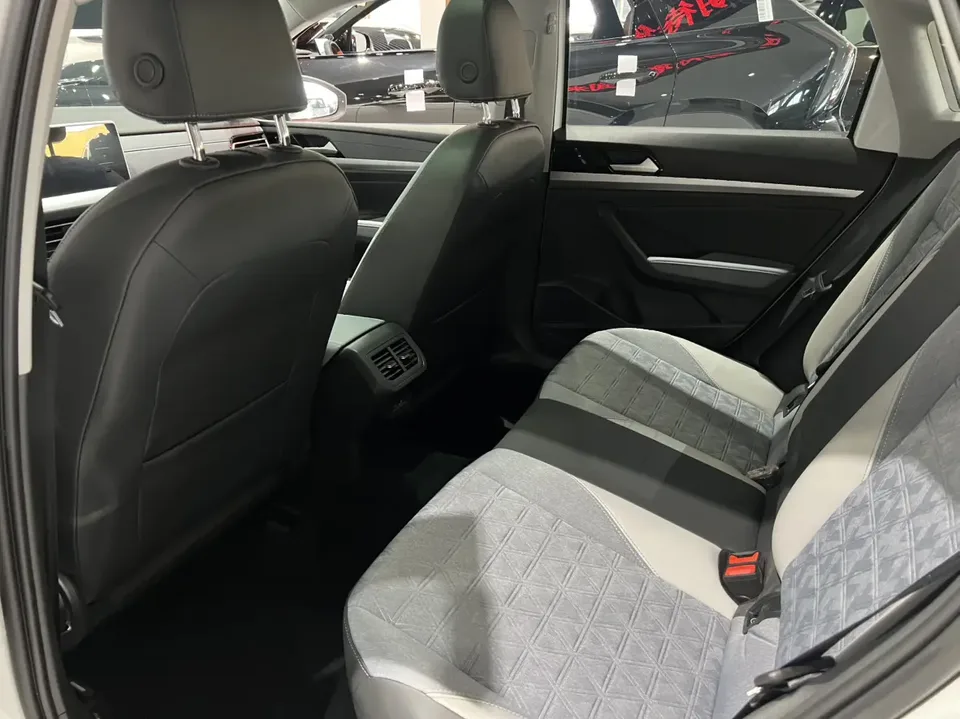 Volkswagen Lavida Lavida 2023 280TSI DSG Full Elegance Edition 2022 — thumbnail 3
