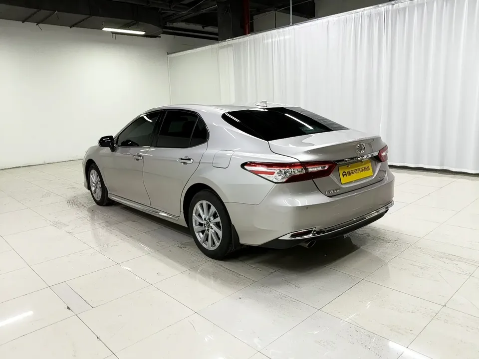 Toyota Camry Camry 2.0G Deluxe Edition 2023 — thumbnail 2