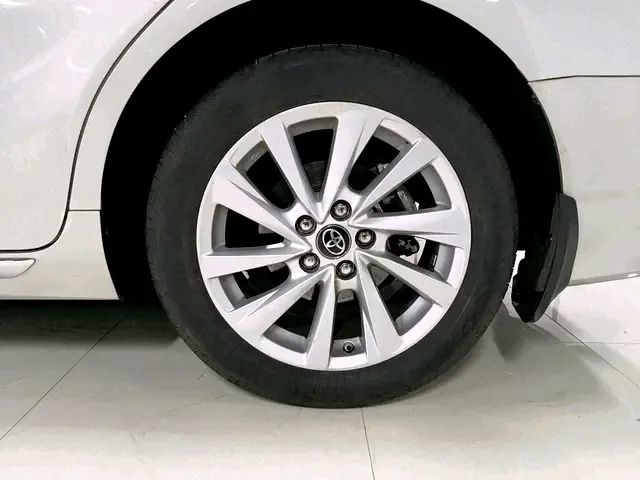 Toyota Camry Camry 2.0G Deluxe Edition 2023 — thumbnail 3
