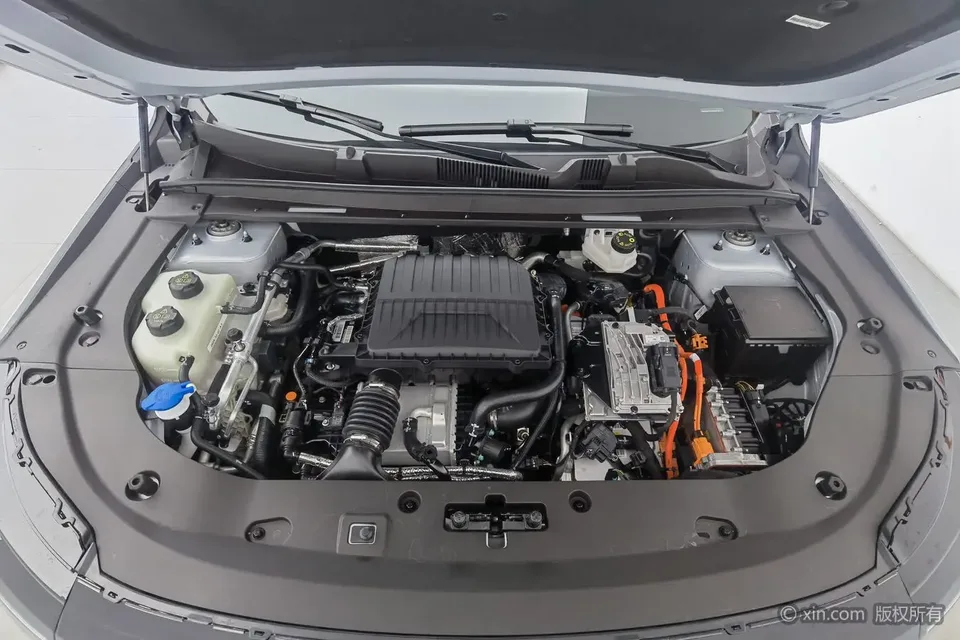 Jietu Shanhai Jetour Mountain & Sea L7 PLUS Jetour Mountain & Sea L7 PLUS 121km Five-seat Comfort Edition 2026 — thumbnail 2