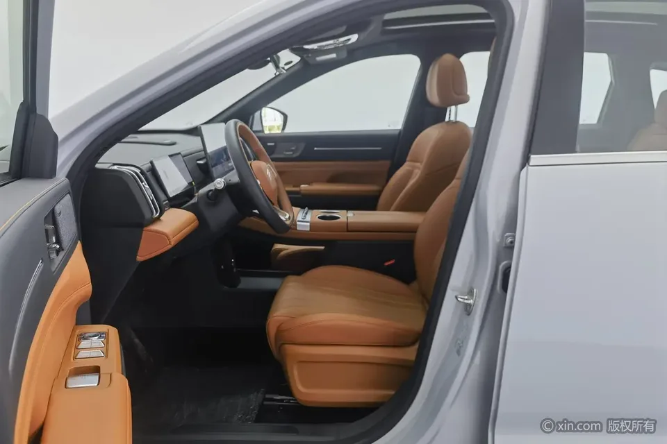 Jietu Shanhai Jetour Mountain & Sea L7 PLUS Jetour Mountain & Sea L7 PLUS 121km Five-seat Comfort Edition 2026 — thumbnail 5