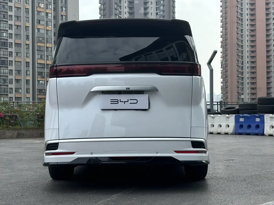 Denza D9 DM D9 DM 970 4WD Flagship 2022 — thumbnail 2