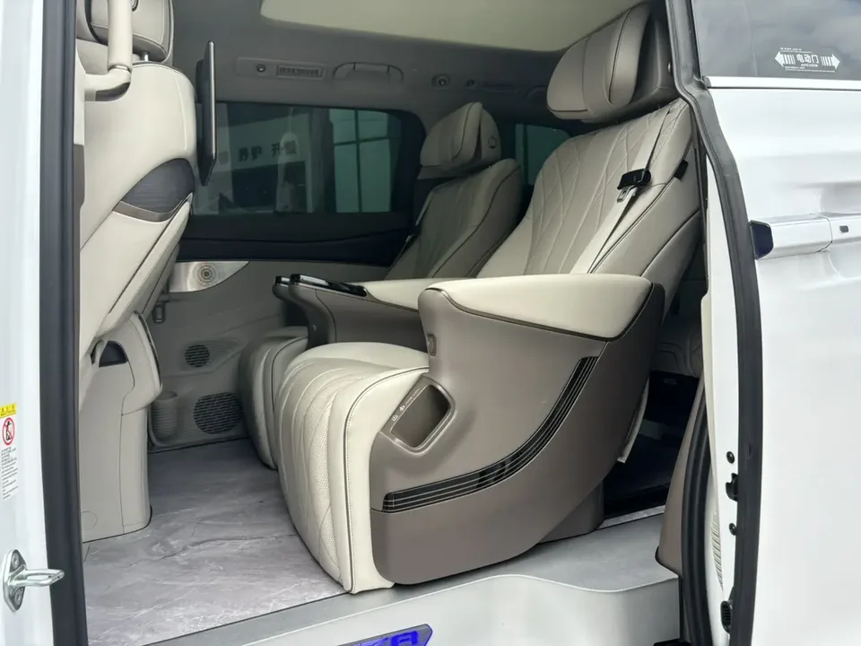 Denza D9 DM D9 DM 970 4WD Flagship 2022 — thumbnail 4