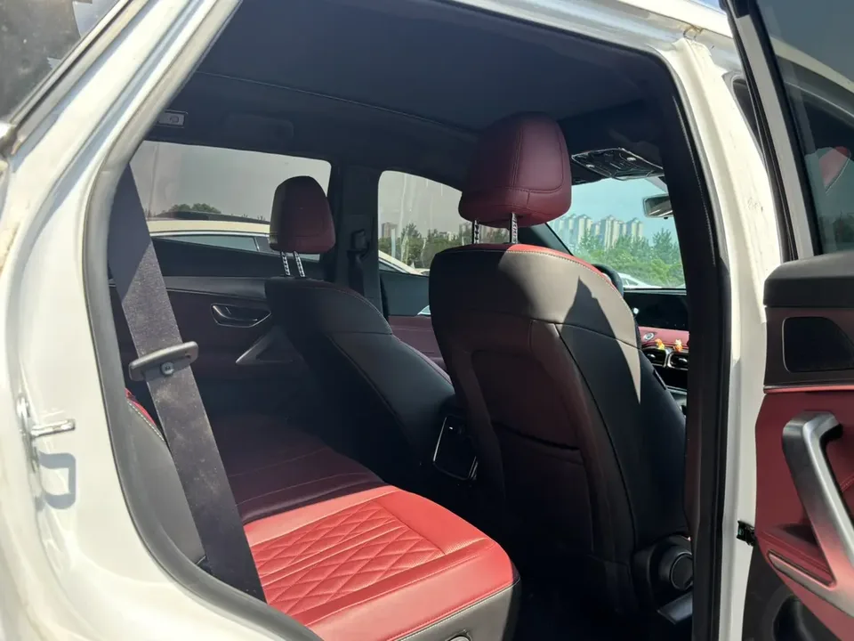 Jetour Jietu X70 PLUS Jietu X70 PLUS Champion Edition 1.5T DCT Champion MAX 5 Seaters 2024 — thumbnail 3