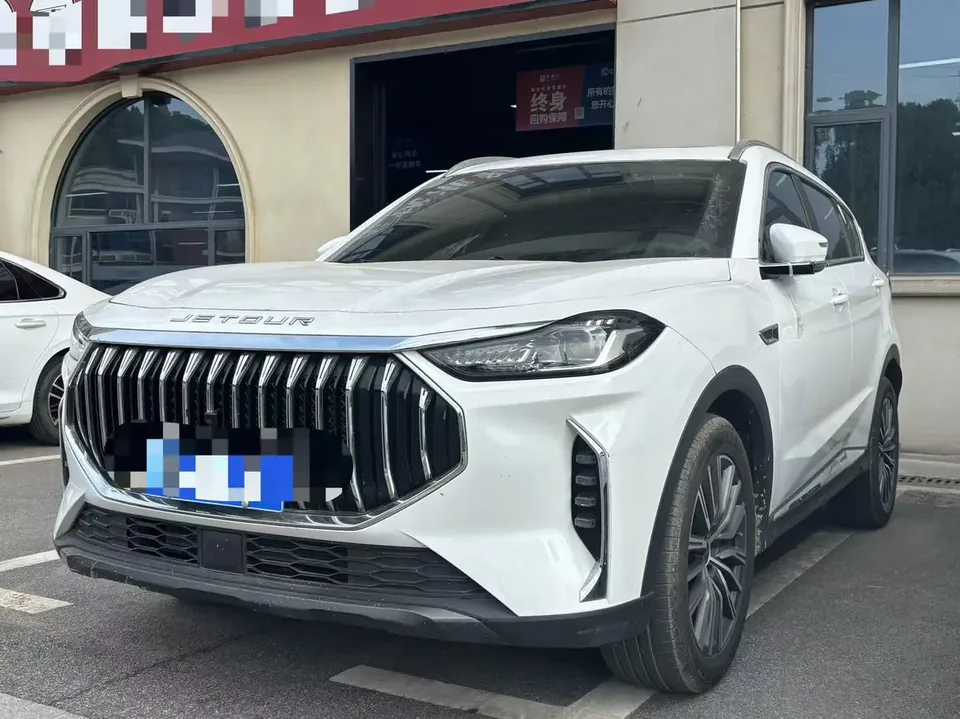 Jetour Jietu X70 PLUS Jietu X70 PLUS Champion Edition 1.5T DCT Champion MAX 5 Seaters 2024 — photo 1, buy with delivery to Moscow