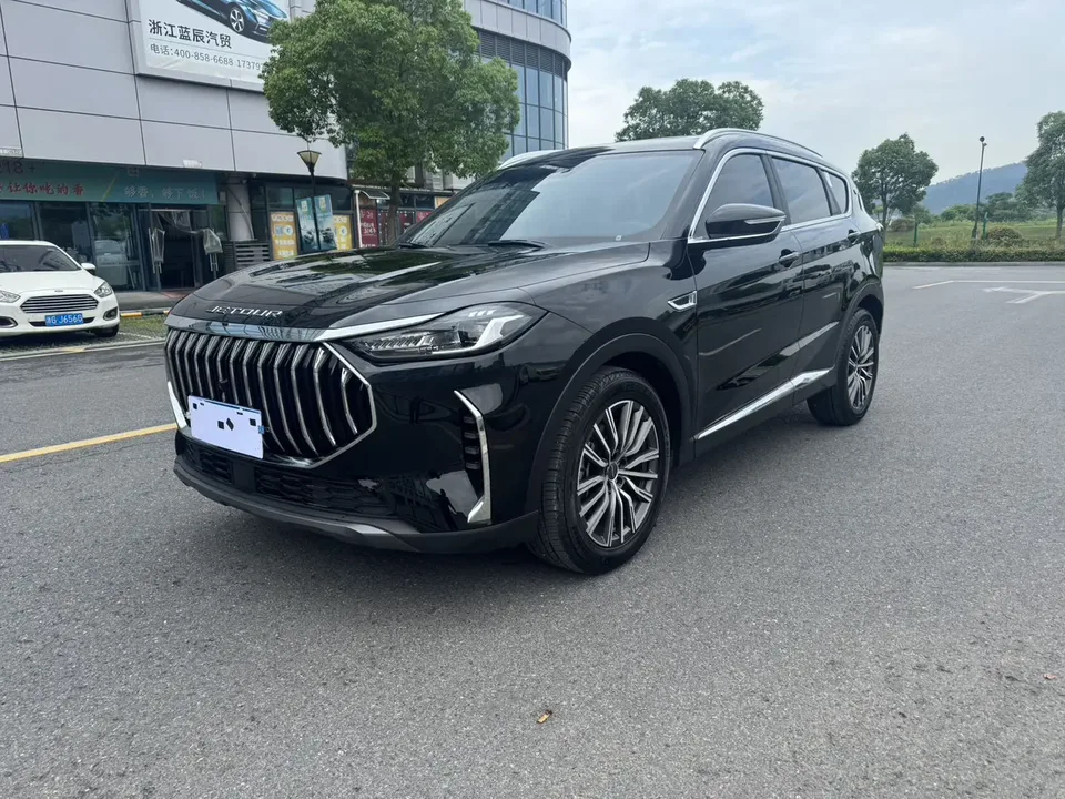 Jetour Jietu X70 PLUS Champion Edition 1.5T DCT Champion PRO 7 Seaters 2024 — фото 1, купить с доставкой в Москву