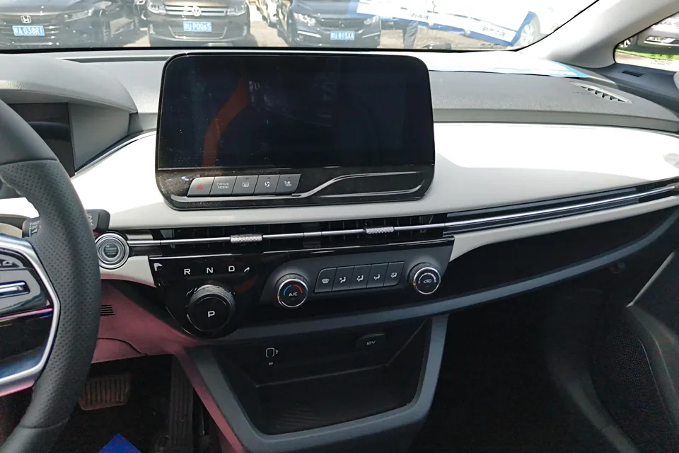 FAW Bestune NAT Pentium NAT PRO Smart Travel Edition 425KM 2023 — thumbnail 3