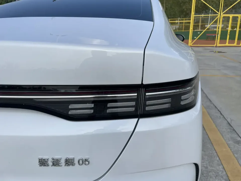 BYD Destroyer 05 Destroyer 05 2024 Honor Edition DM-i 120KM Deluxe 2024 — thumbnail 3
