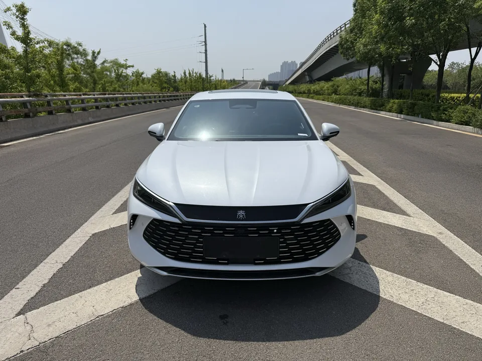 BYD Qin L DM Qin L DM Intelligent Driving Edition DM-i 120KM Leading Edition 2025 — photo 1, buy with delivery to Moscow