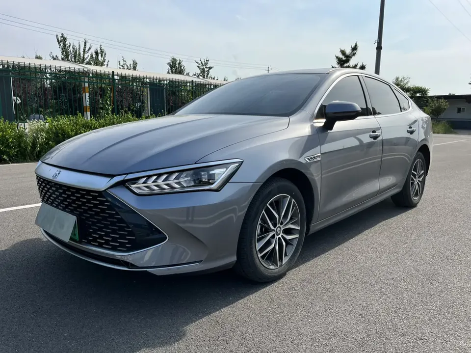 BYD Qin PLUS DM Qin PLUS DM Honor Edition DM-i 120KM Beyond Edition 2024 — photo 1, buy with delivery to Moscow