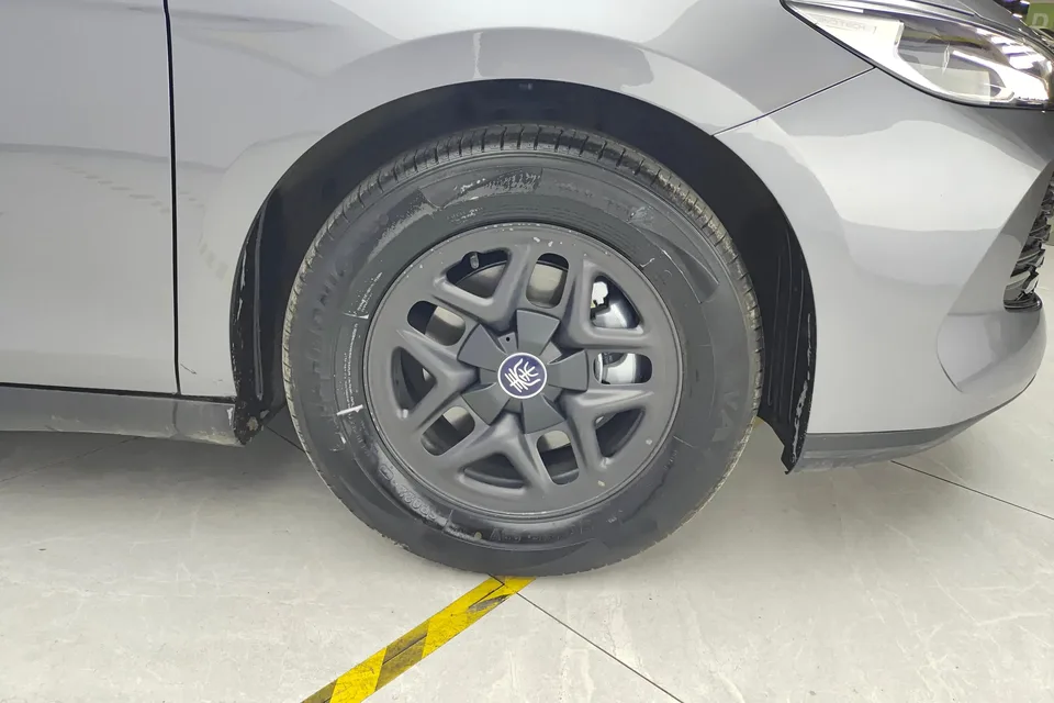 BYD Qin PLUS DM Qin PLUS DM DM-i 55KM Intelligent Driving Edition Leading Edition 2025 — thumbnail 3