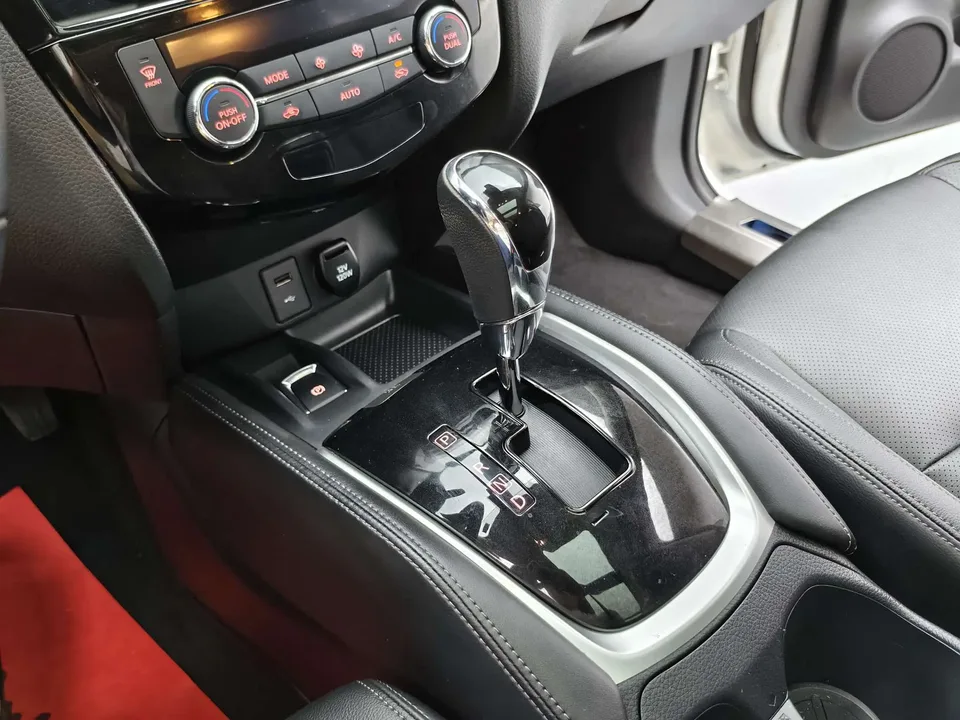 Nissan X-Trail Qijun 2.0L 2WD Smart Link Premium Edition 2022 — миниатюра 4
