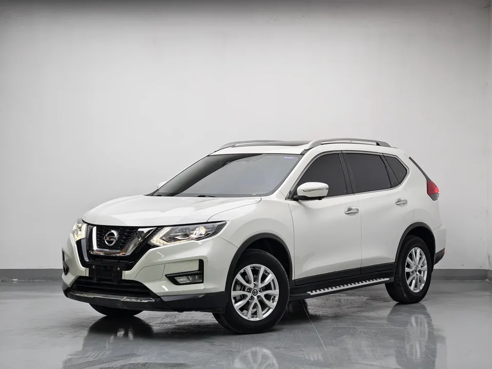 Nissan X-Trail Qijun 2.0L 2WD Smart Link Premium Edition 2022 — photo 1, buy with delivery to Moscow