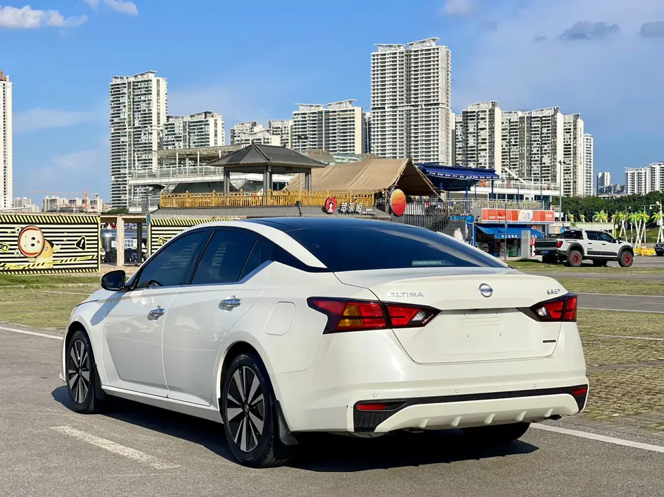 Nissan Altima Sound of nature 2.0L XL-TLS Enjoy Edition 2022 — thumbnail 4