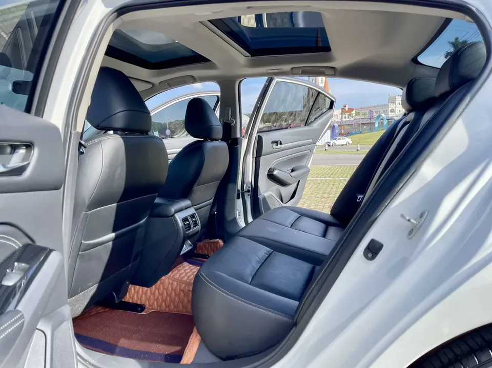 Nissan Altima Sound of nature 2.0L XL-TLS Enjoy Edition 2022 — thumbnail 5