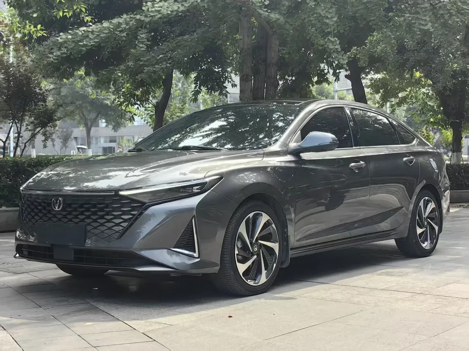 Changan Raeton PLUS Ruicheng PLUS 1.5T DCT Smart Edition 2024 — photo 1, buy with delivery to Moscow