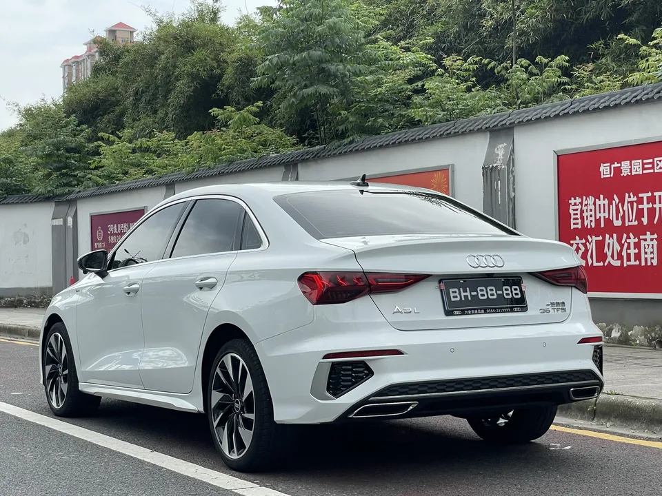 Audi A3 A3 A3L Limousine 35 TFSI Fashion Sports 2022 — миниатюра 2