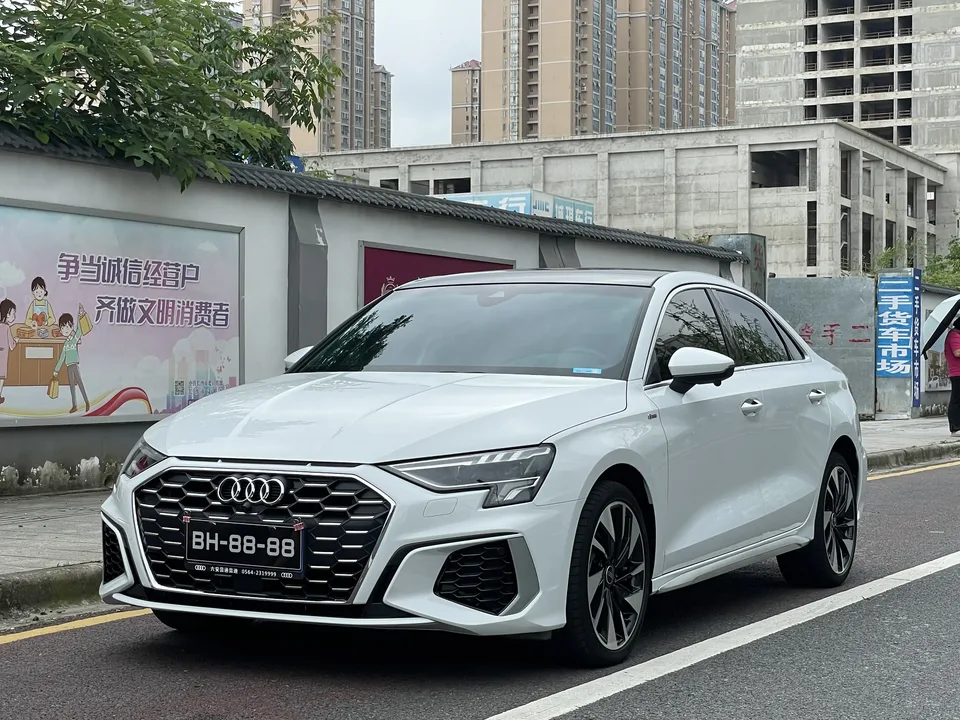 Audi A3 A3 A3L Limousine 35 TFSI Fashion Sports 2022 — фото 1, купить с доставкой в Москву