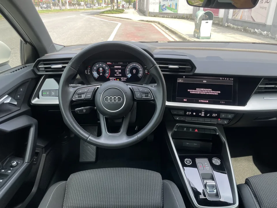 Audi A3 A3 A3L Limousine 35 TFSI aggressive and sporty 2022 — thumbnail 4