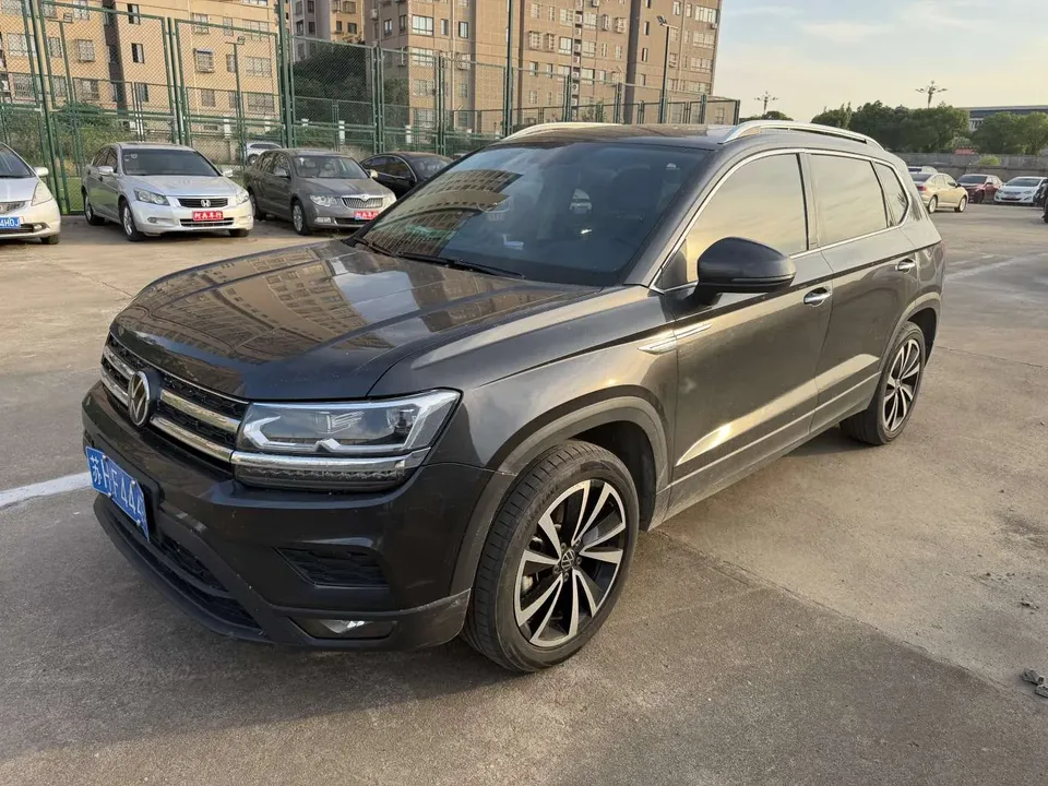 Volkswagen Tharu tuyue 280TSI 2WD Deluxe Edition 2022 — photo 1, buy with delivery to Moscow