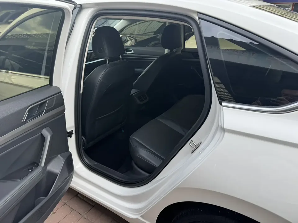 Volkswagen Lavida Lavida 2022 1.5L Automatic Comfort Edition 2022 — thumbnail 4