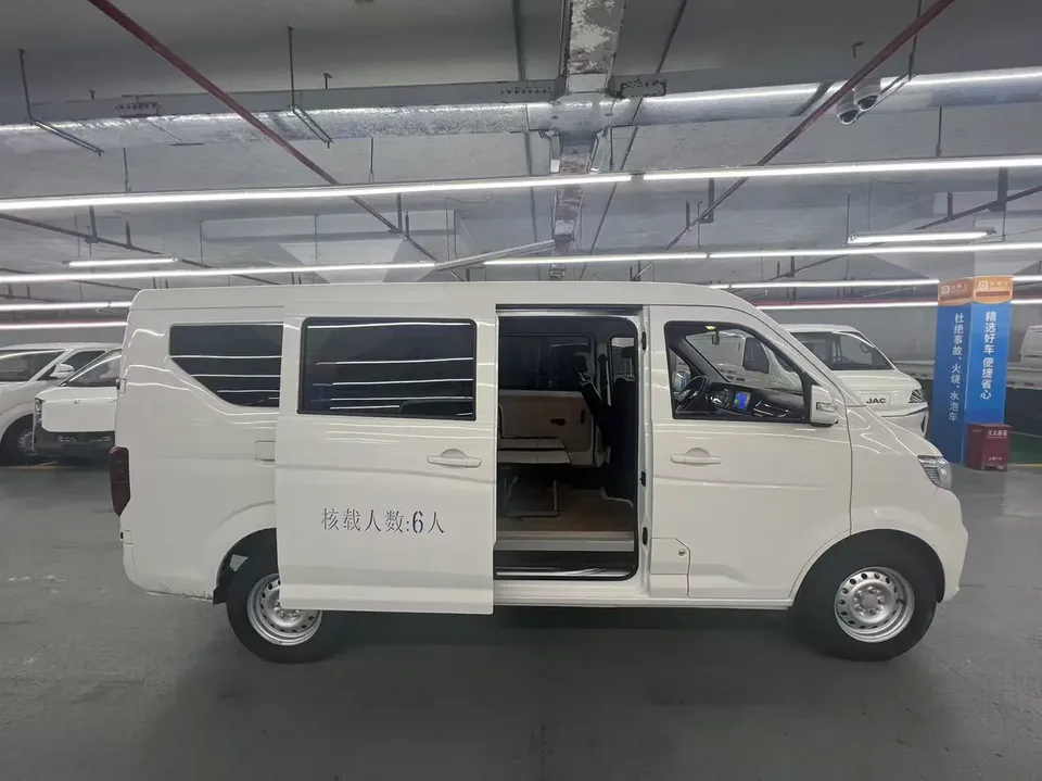 Changan span Crossstar V5 EV Crossstar V5 EV model 257km luxury 6-seater bus 2025 — миниатюра 3