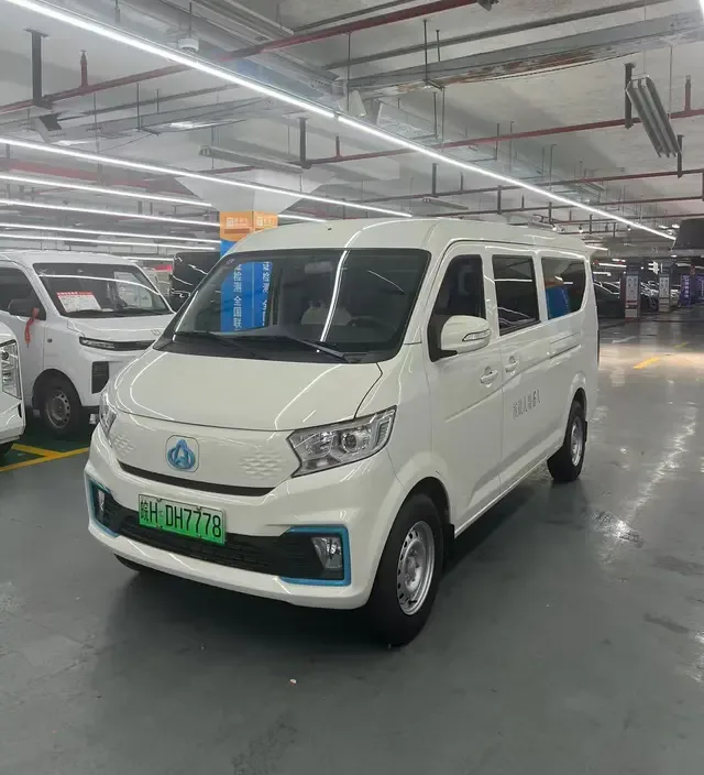 Changan span Crossstar V5 EV Crossstar V5 EV model 257km luxury 6-seater bus 2025 — фото 1, купить с доставкой в Москву