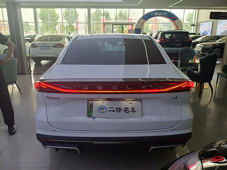 Geely Galaxy L6 Galaxy L6 Longteng version 1.5T DHT 125km PLUS 2024 — миниатюра 2