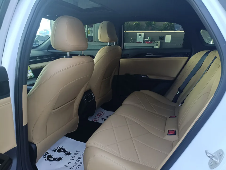 Geely Galaxy L6 Galaxy L6 Longteng version 1.5T DHT 125km PLUS 2024 — миниатюра 3