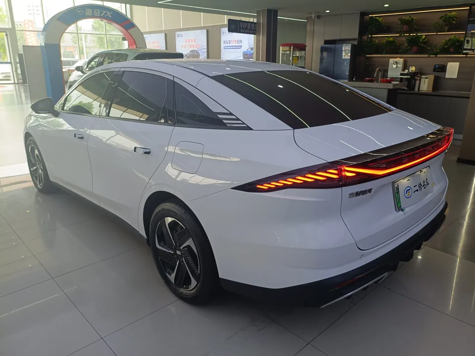 Geely Galaxy L6 Galaxy L6 Longteng version 1.5T DHT 125km PLUS 2024 — миниатюра 4