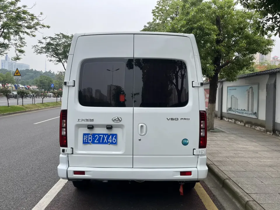Datong Xintu V80 Xintu V80 Modified Value Edition 2.0T Manual Aoyuntong Long Wheelbase High Roof 127Ps 6-9 Seats 2025 — thumbnail 2
