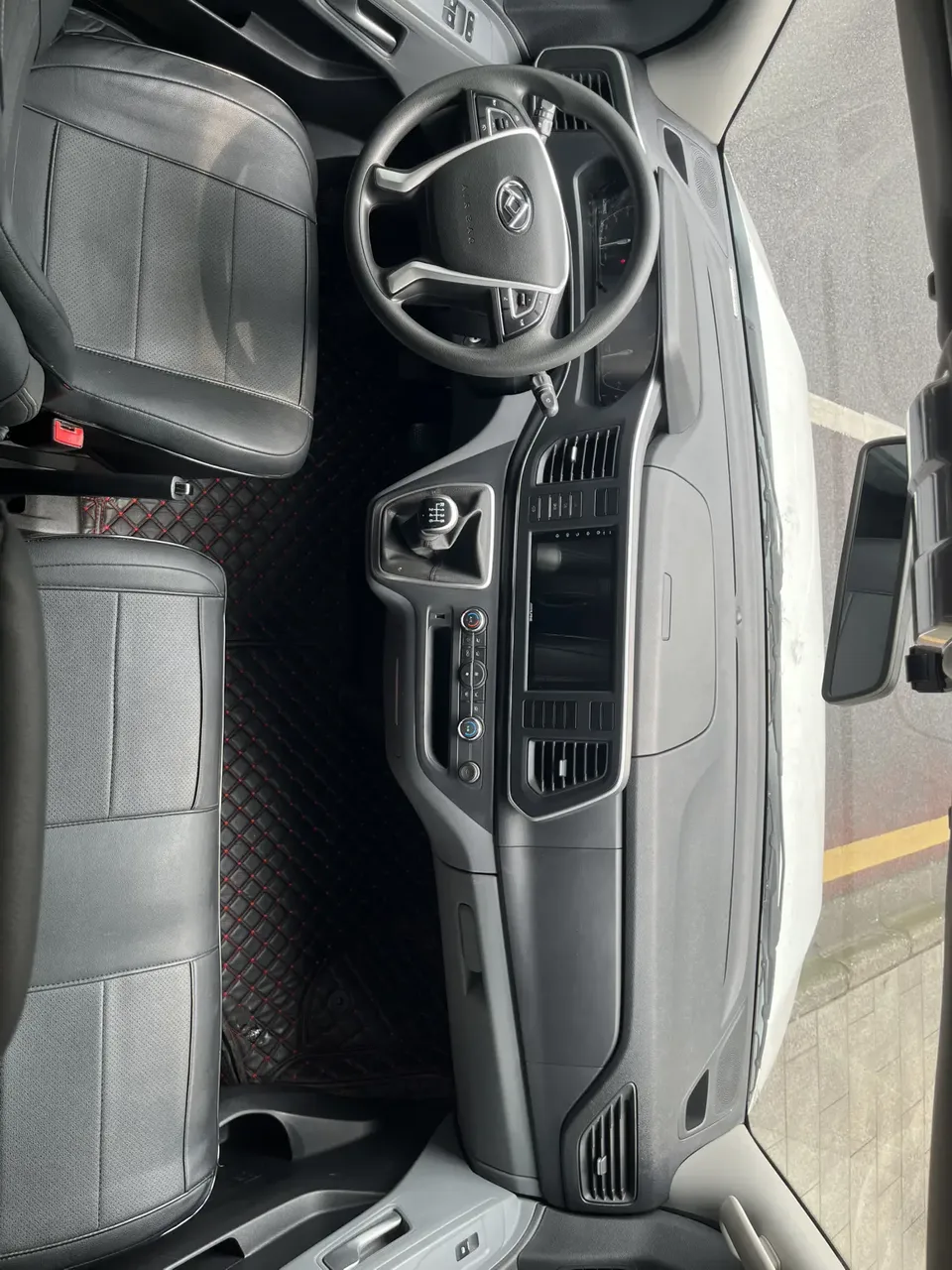 Datong Xintu V80 Xintu V80 Modified Value Edition 2.0T Manual Aoyuntong Long Wheelbase High Roof 127Ps 6-9 Seats 2025 — thumbnail 3