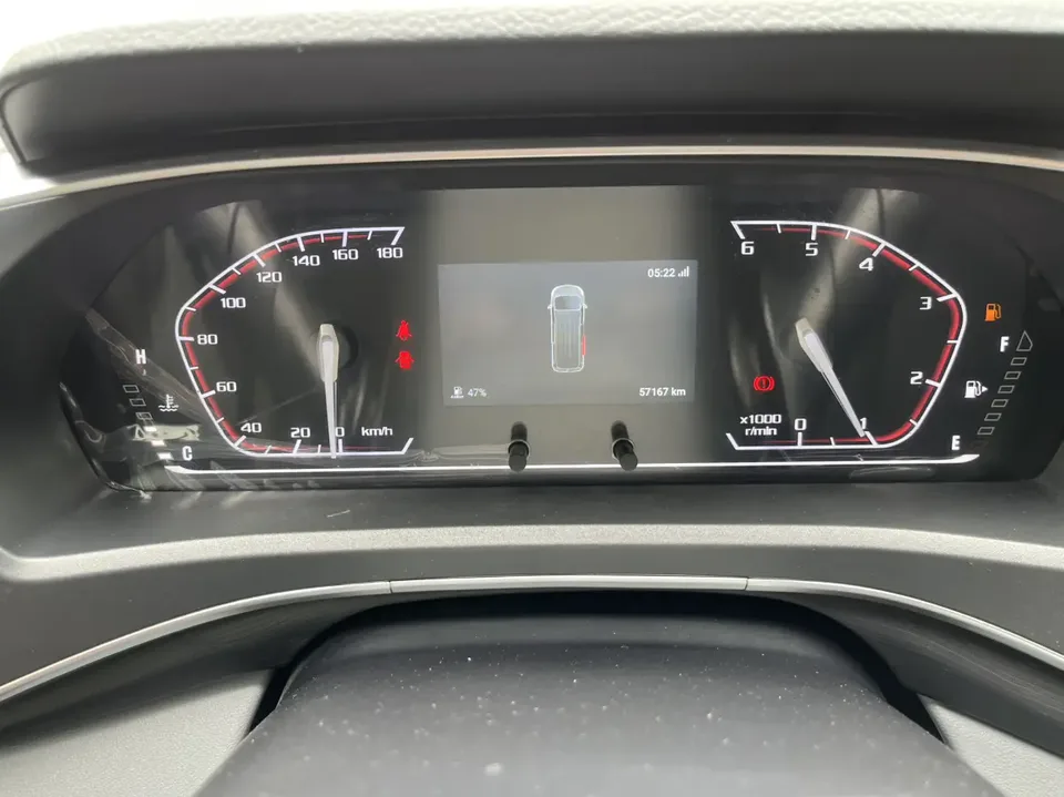 Datong Xintu V80 Xintu V80 Modified Value Edition 2.0T Manual Aoyuntong Long Wheelbase High Roof 127Ps 6-9 Seats 2025 — thumbnail 4