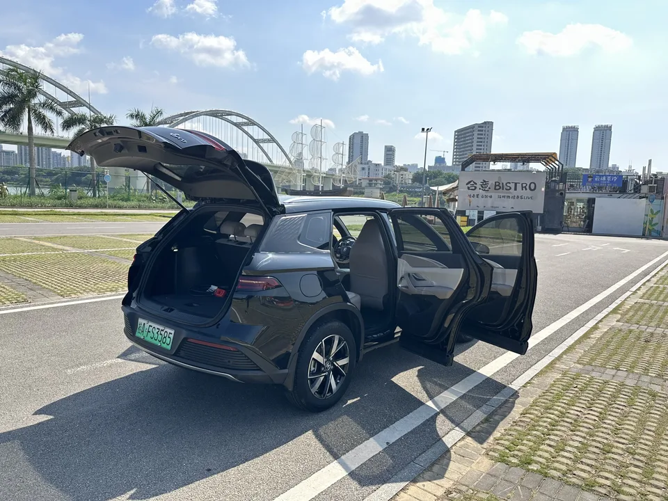 BYD Song Pro DM Song Pro DM DM-i Honor Edition 71km Leading Edition 2024 — миниатюра 5